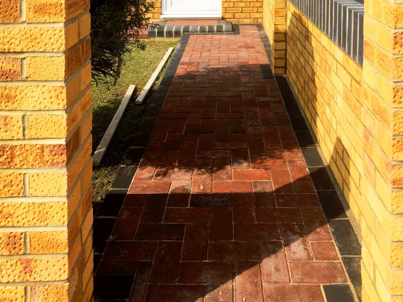 S H Brickwork, Garden Pathways, Construction, London